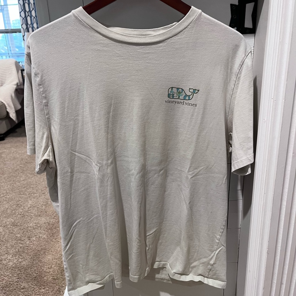 Mens vineyard vines t shirt size large. 1288